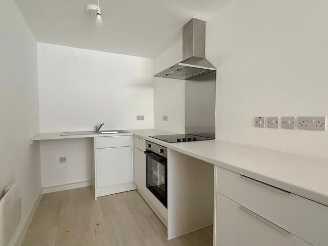 Church Street, Dewsbury WF13, 1 bed flat to rent, £550 pcm | PrimeLocation