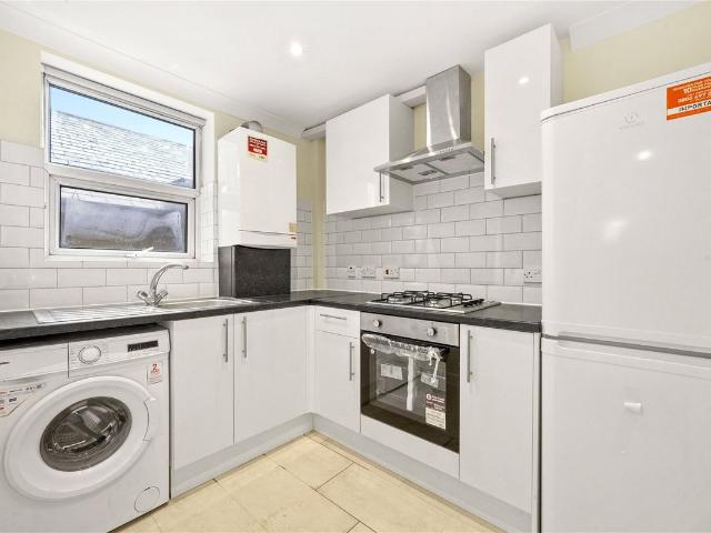 Church Street, Enfield, Middlesex EN2, 2 bed flat to rent, £1,750 pcm | PrimeLocation