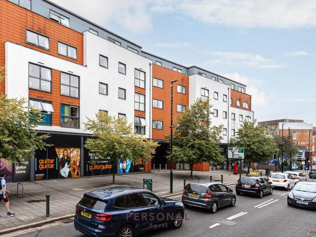 Church Street, Epsom 2 bed apartment to rent £2,100 pcm £485 pw
