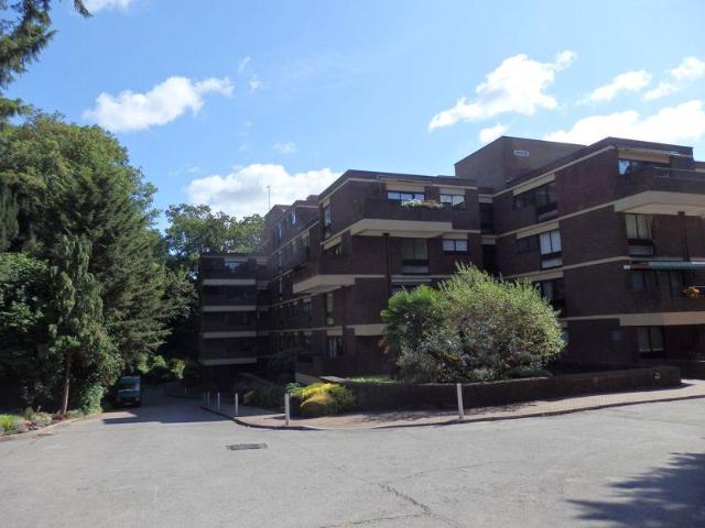Church Street, Epsom 2 bed flat to rent £2,000 pcm £462 pw