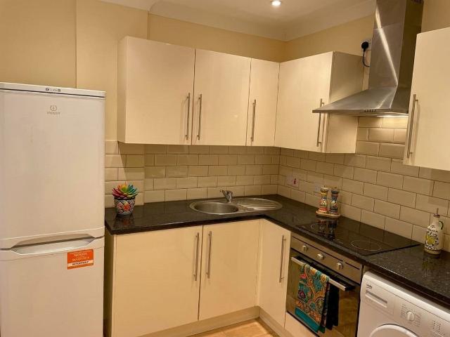 Church Street, Reigate RH2, 1 bed flat to rent, £1,200 pcm | PrimeLocation