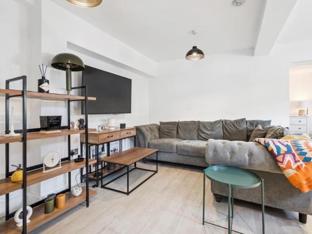 Church Street, Rickmansworth WD3, 1 bed flat to rent, £1,300 pcm | PrimeLocation