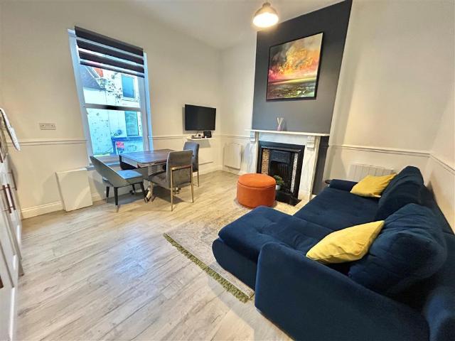 Church Street, RIPLEY 2 bed apartment to rent £750 pcm £173 pw