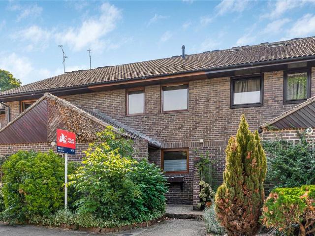 Church Street, Staines upon Thames. 3 bed terraced house to rent £2,100 pcm £485 pw