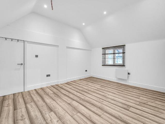 Church Street, Surrey KT12, 1 bed flat to rent, £1,300 pcm | PrimeLocation