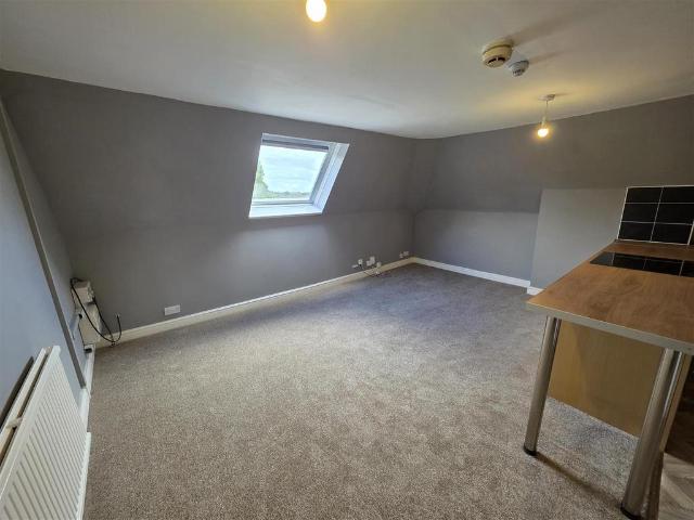 Church Street, Westhoughton, Bolton 1 bed flat to rent £750 pcm £173 pw