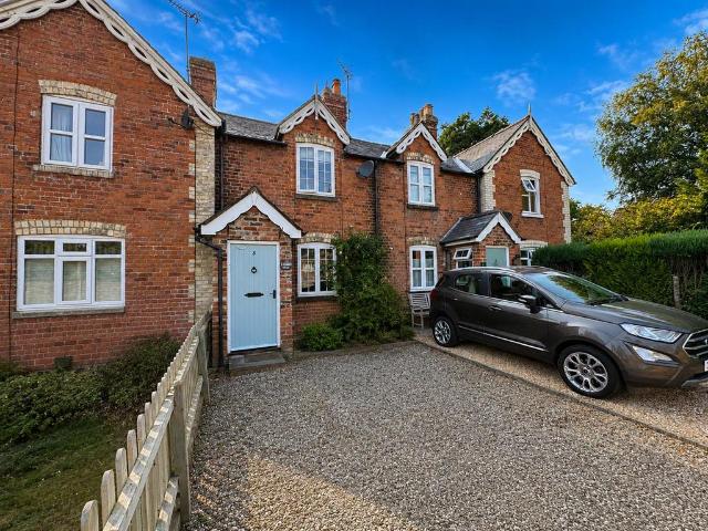 Church Street, Whittington 2 bed terraced house to rent £850 pcm £196 pw