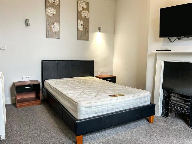 Church Passage, Bridgwater, Somerset. Flat share to rent £680 pcm £157 pw