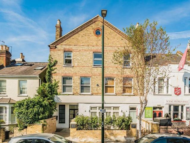 Church Road, Teddington TW11 2 bed flat to rent £2,750 pcm £635 pw