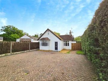 Church Road, Windlesham, Surrey, GU20 3 bed detached house to rent £2,600 pcm £600 pw