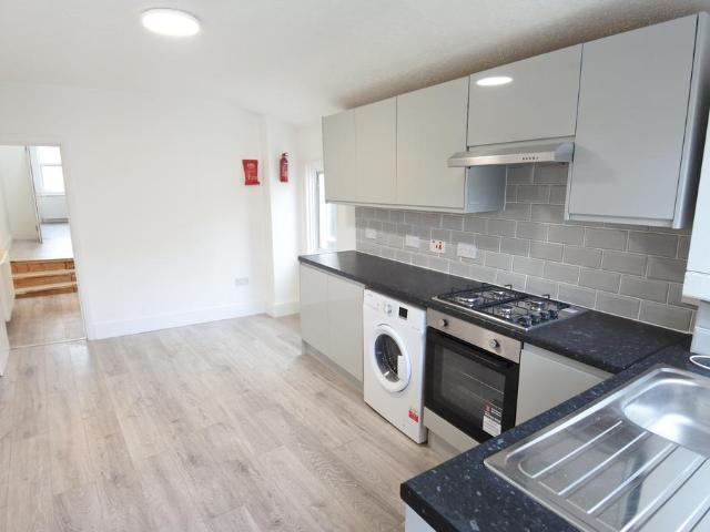 Church Road, Willesden/Harlesden NW10 2 bed flat to rent £1,600 pcm £369 pw