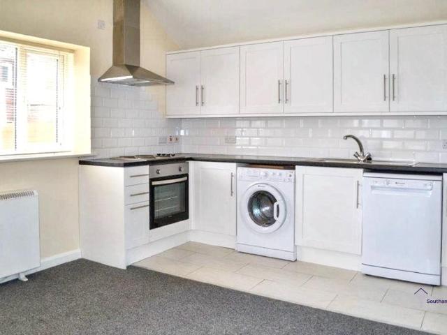 Church Road, Woolston, Southampton, SO19 1 bed flat to rent £950 pcm £219 pw