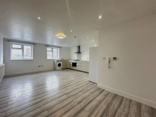 Church Road, Ashford, Middlesex TW15, 2 bed flat to rent, £1,550 pcm | PrimeLocation