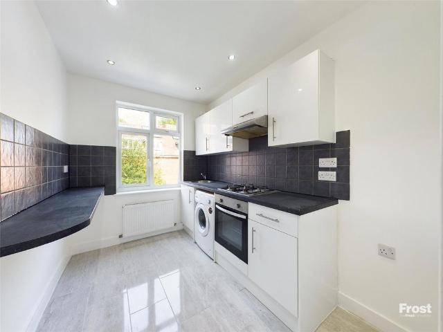 Church Road, Ashford, Surrey, TW15 2 bed apartment to rent £1,500 pcm £346 pw