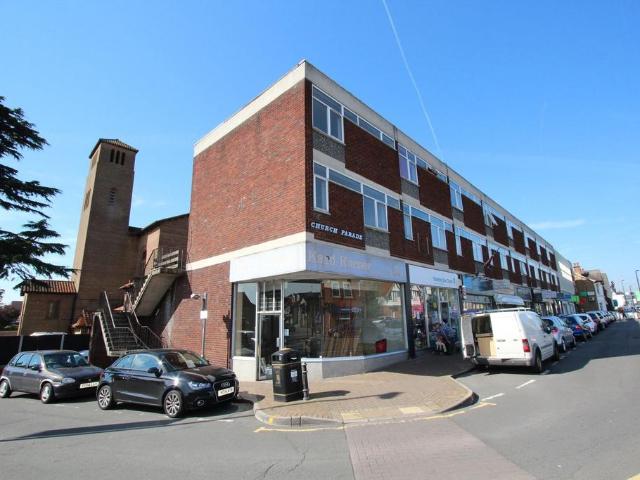 Church Road, Ashford TW15 2 bed maisonette to rent £1,450 pcm £335 pw