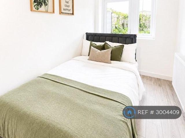 Church Road, Benfleet, SS7 1 bed in a house share to rent £680 pcm £157 pw