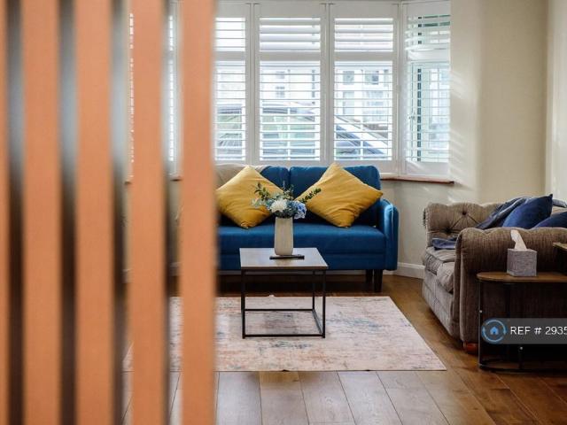 Church Road, Bexleyheath, DA7 4 bed semi detached house to rent £4,300 pcm £992 pw