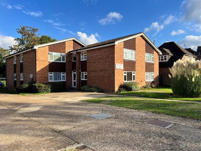 CHURCH ROAD, BOOKHAM, KT23 1 bed apartment to rent £975 pcm £225 pw