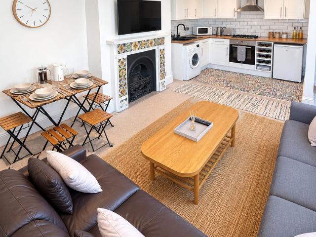 Church Road BN3, 2 bed flat to rent, £1,750 pcm | PrimeLocation