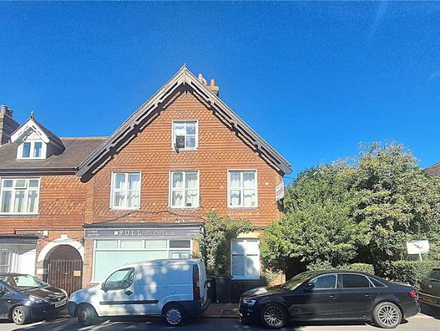 Church Road, Crowborough TN6 Studio to rent £950 pcm £219 pw