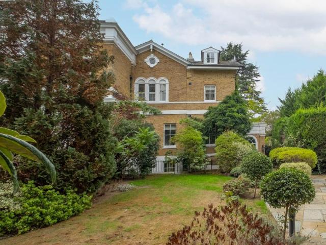 Church Road East Molesey KT8 6 bed semi detached house to rent £8,500 pcm £1,962 pw
