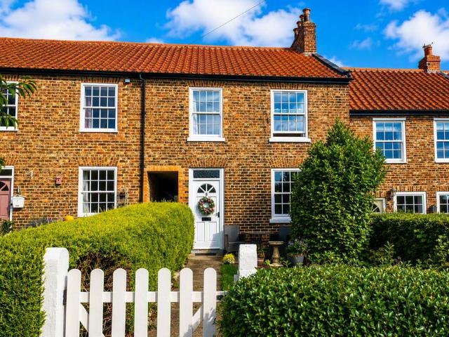 Church Road, Egglescliffe, TS16 2 bed terraced house to rent £995 pcm £230 pw