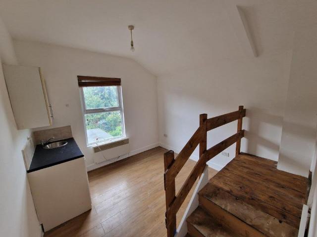 Church Road, Erith, DA8 1 bed in a house share to rent £1,050 pcm £242 pw