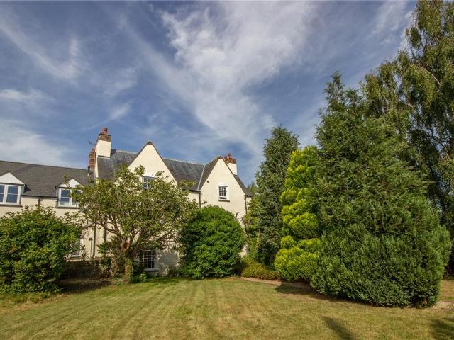 Church Road, Frampton Cotterell. 1 bed apartment to rent £1,050 pcm £242 pw