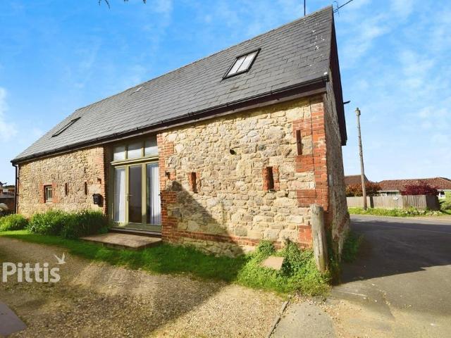 Church Road Havenstreet PO33 2 bed barn conversion to rent £1,500 pcm £346 pw