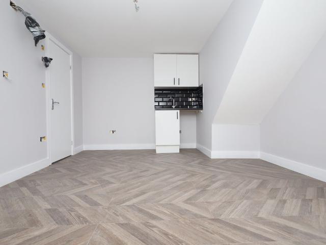 Church Road, Hayes UB3, Studio to rent, £1,000 pcm | PrimeLocation