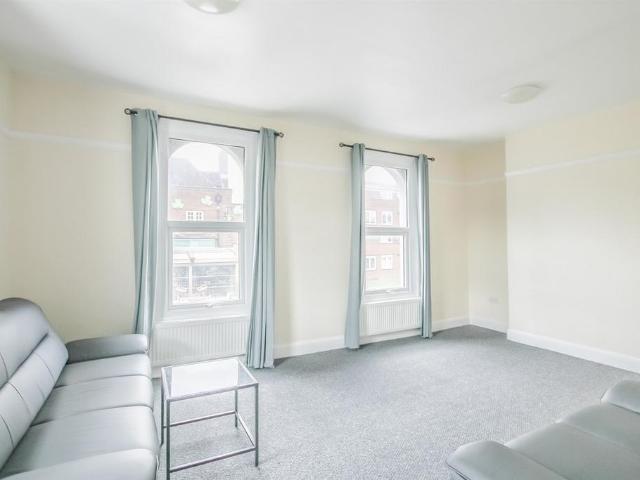 Church Road, Hendon, NW4 2 bed maisonette to rent £1,750 pcm £404 pw
