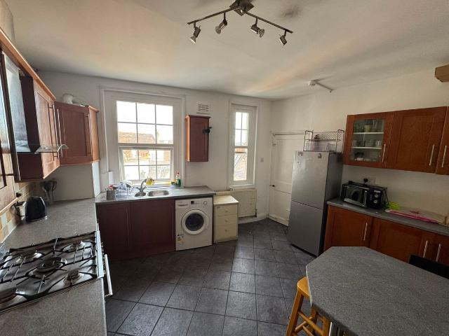 Church Road, Hendon NW4, 4 bed flat to rent, £2,700 pcm | PrimeLocation