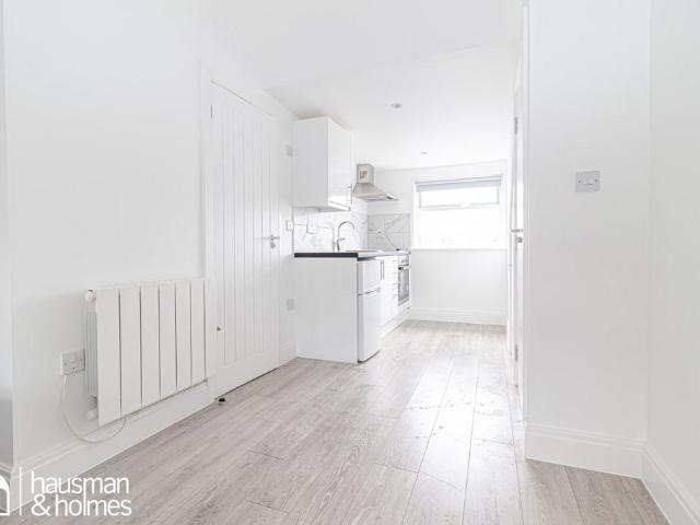 Church Road, Hendon Studio to rent £1,250 pcm £288 pw
