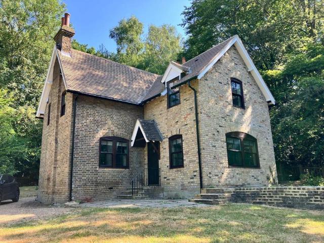 Church Road, High Beech, Loughton, Essex 3 bed detached house to rent £3,400 pcm £785 pw