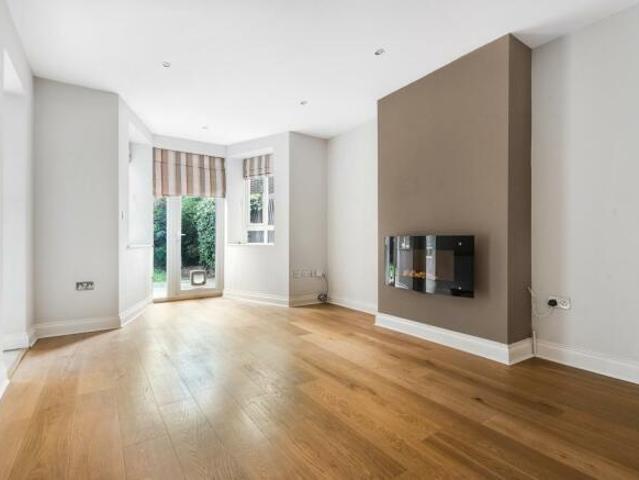 Church Road, Highgate, N6 2 bed flat to rent £3,298 pcm £761 pw
