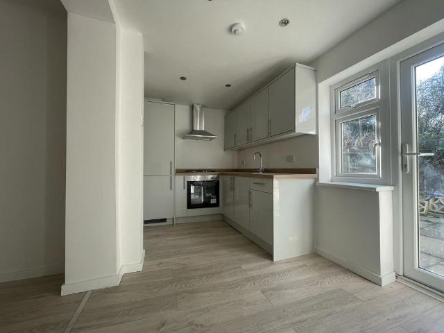 Church Road, Hounslow TW5 4 bed semi detached house to rent £2,800 pcm £646 pw