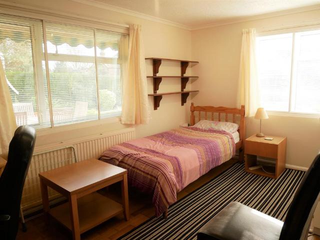 Church Road, Hounslow TW5 Studio to rent £850 pcm £196 pw