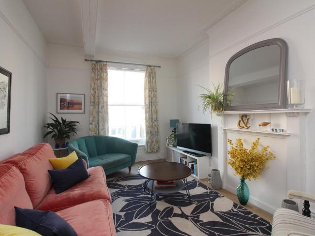 Church Road, Hove BN3 6 bed flat to rent £3,300 pcm £762 pw