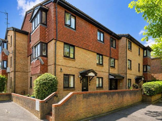 Church Road, Kingston Upon Thames KT1 1 bed flat to rent £1,495 pcm £345 pw