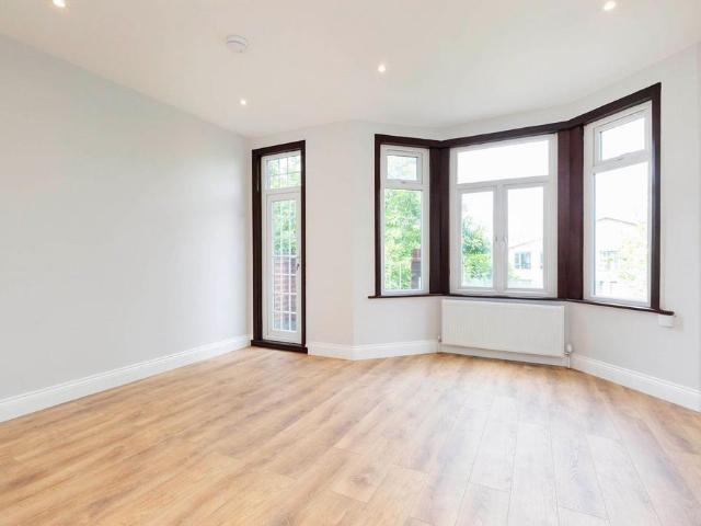Church Road, London NW10 2 bed flat to rent £2,018 pcm £466 pw