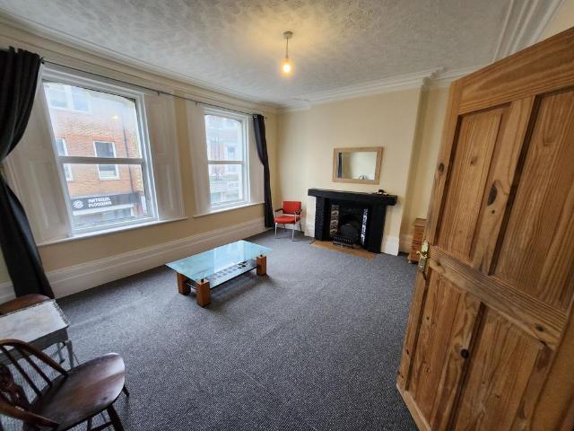 Church Road, London, SE19 3 bed flat to rent £2,300 pcm £531 pw