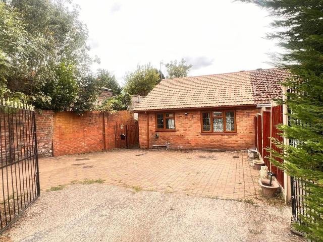 Church Road, Lye DY9, 2 bed bungalow to rent, £950 pcm | PrimeLocation