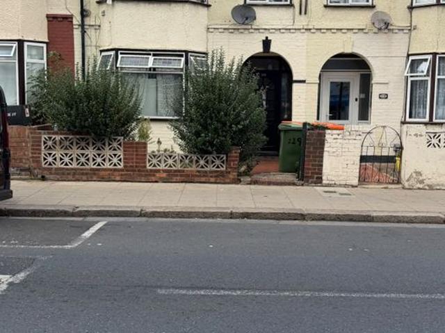 Church Road, Manor Park, London E12, 1 bed flat to rent, £1,500 pcm | PrimeLocation