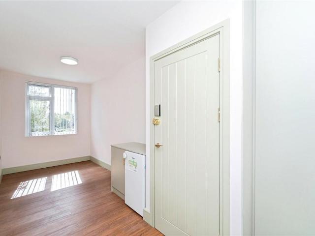 Church Road, Northolt, Middlesex, UB5 1 bed in a house share to rent £1,000 pcm £231 pw
