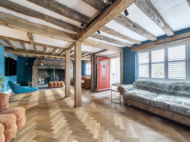Church Road, Offham, West Malling. 5 bed detached house to rent £3,950 pcm £912 pw