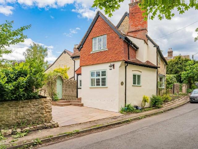 Church Road, Oxford OX44 5 bed detached house to rent £3,000 pcm £692 pw