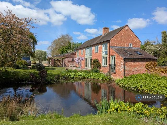 Church Road, Redditch, B96 3 bed detached house to rent £2,000 pcm £462 pw
