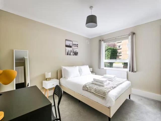 Church Road Richmond TW10 2 bed flat to rent £5,000 pcm £1,154 pw