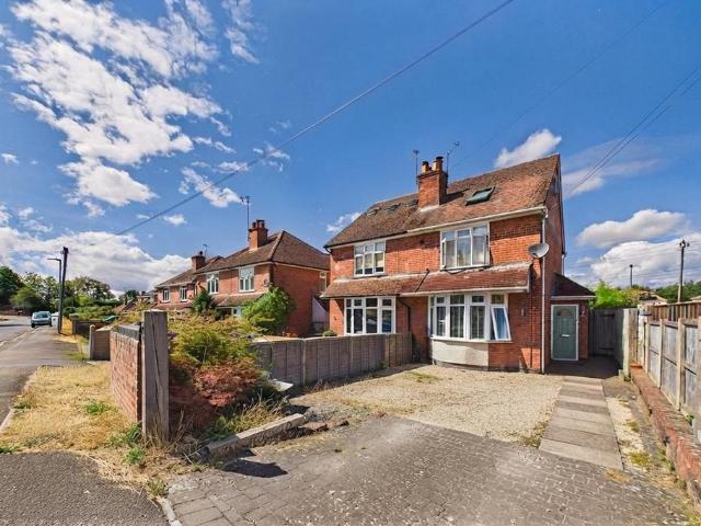 Church Road, Sandhurst, Berkshire, GU47 3 bed semi detached house to rent £2,000 pcm £462 pw