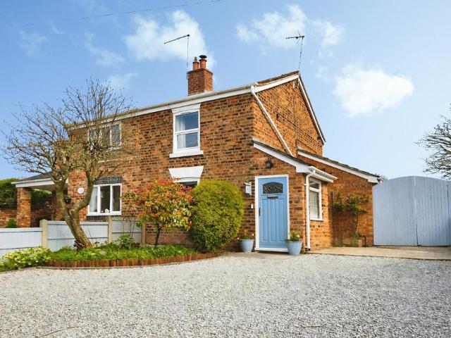 Church Road, Saughall, Chester. 2 bed semi detached house to rent £1,200 pcm £277 pw